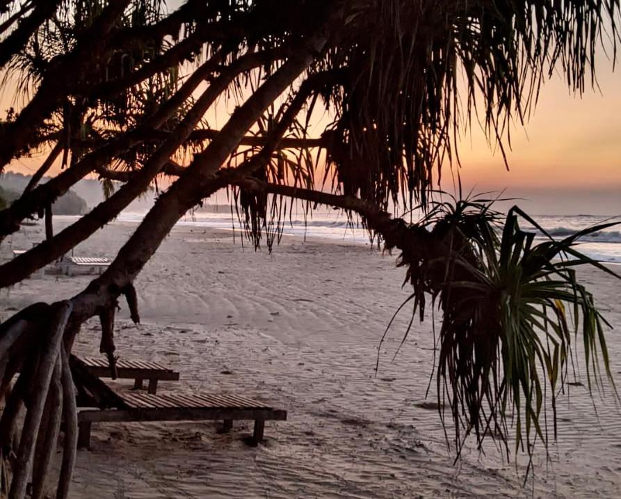 Isana Beach House Тангале Екстериор снимка